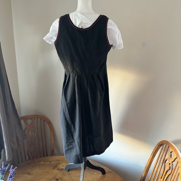 Adult Women’s Dirndl Size M/L Purchased in Germany
Trivera brand - Picture 6 of 9